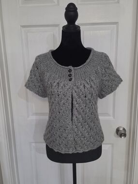 Kaisely Gray Short-Sleeve Knit Cardigan with Button Placket